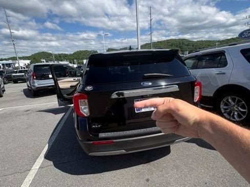 Used 2020 Ford Explorer XLT w/ Equipment Group 202A RWD image 5