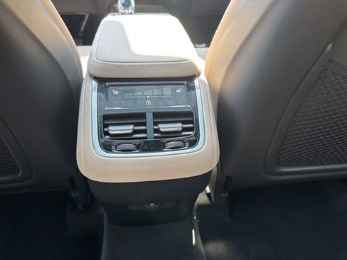 Used 2025 Volvo XC90 B5 Plus image 17