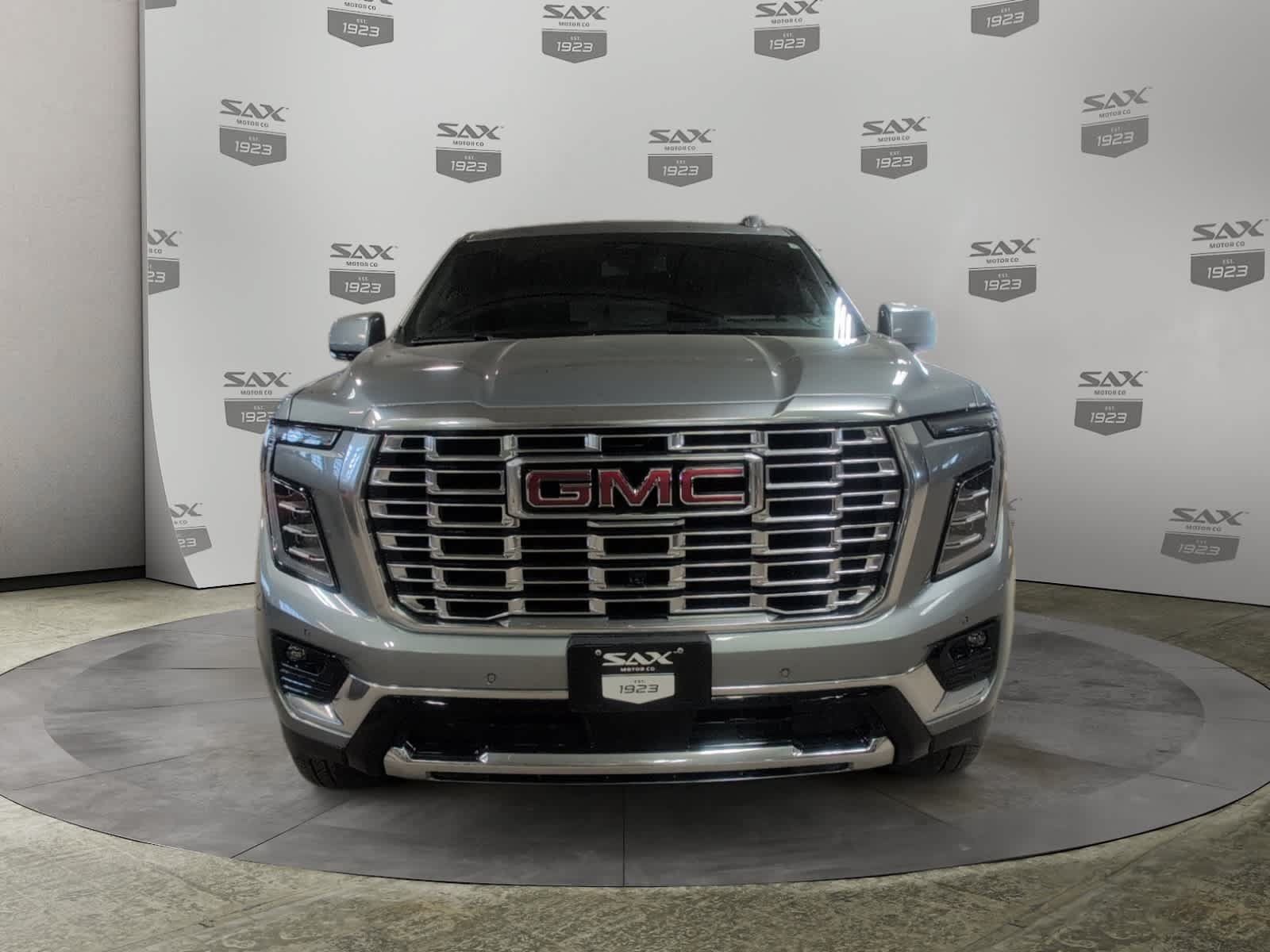 Used 2025 GMC Yukon XL Denali AWD/4WD image 8