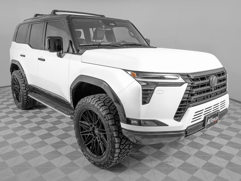 Used 2024 Lexus GX 550 image 4