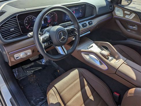 Used 2024 Mercedes-Benz GLS 450 4MATIC image 9