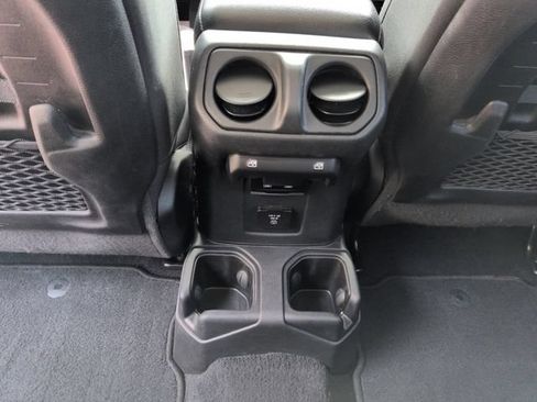 Used 2022 Jeep Wrangler Unlimited Rubicon w/ Dual Top Group AWD/4WD image 25