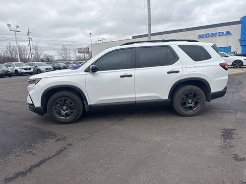 Used 2023 Honda Pilot TrailSport image 18