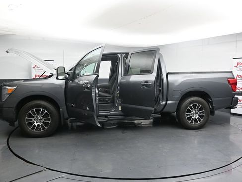 Used 2021 Nissan Titan SV w/ SV Convenience Package AWD/4WD image 28