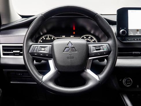 Used 2024 Mitsubishi Outlander SE image 15