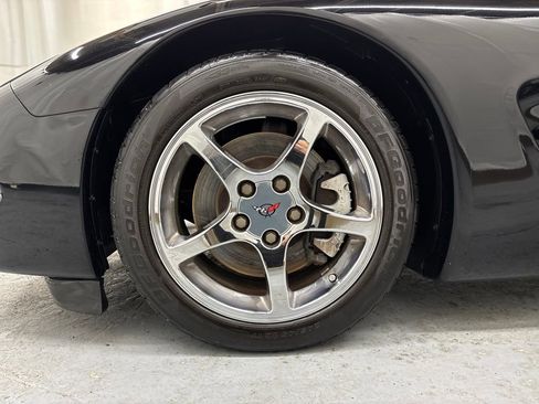 Used 2001 Chevrolet Corvette Convertible w/ Preferred Equipment Group1 image 27