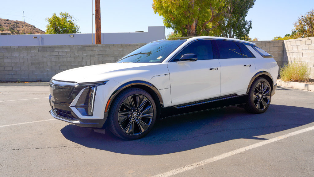 Certified 2024 Cadillac Lyriq Sport AWD/4WD image 3