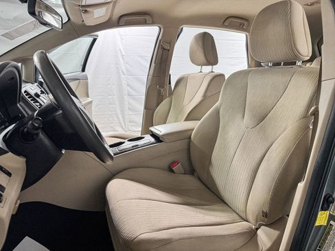 Used 2011 Toyota Venza w/ Convenience Pkg image 9
