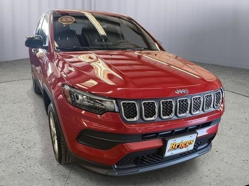 Used 2023 Jeep Compass Sport AWD/4WD image 3