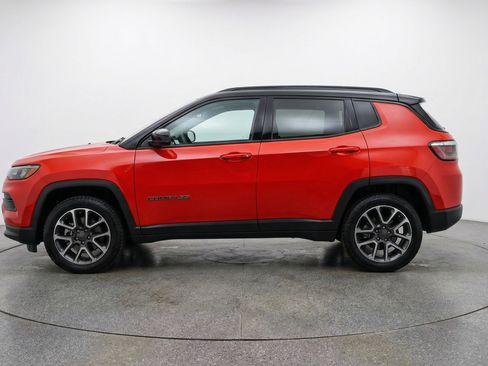 Used 2025 Jeep Compass Trailhawk AWD/4WD image 5