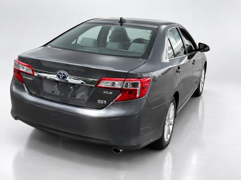 Used 2014 Toyota Camry XLE w/ Leather Package FWD image 9