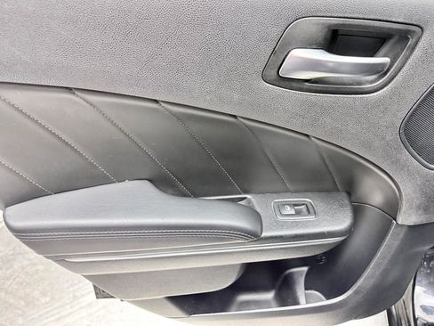 Used 2016 Dodge Charger R/T RWD image 17