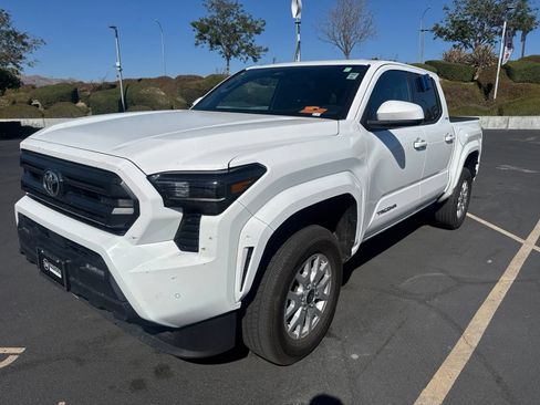 Used 2025 Toyota Tacoma SR5 AWD/4WD image 3