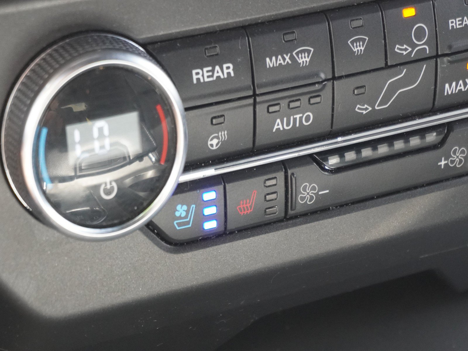 Used 2019 Ford Expedition XLT w/ Equipment Group 202A RWD image 29