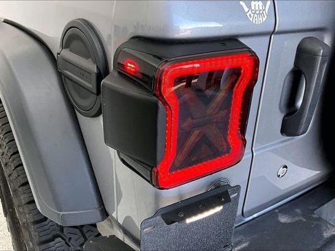 Used 2018 Jeep Wrangler Unlimited Sport S image 39