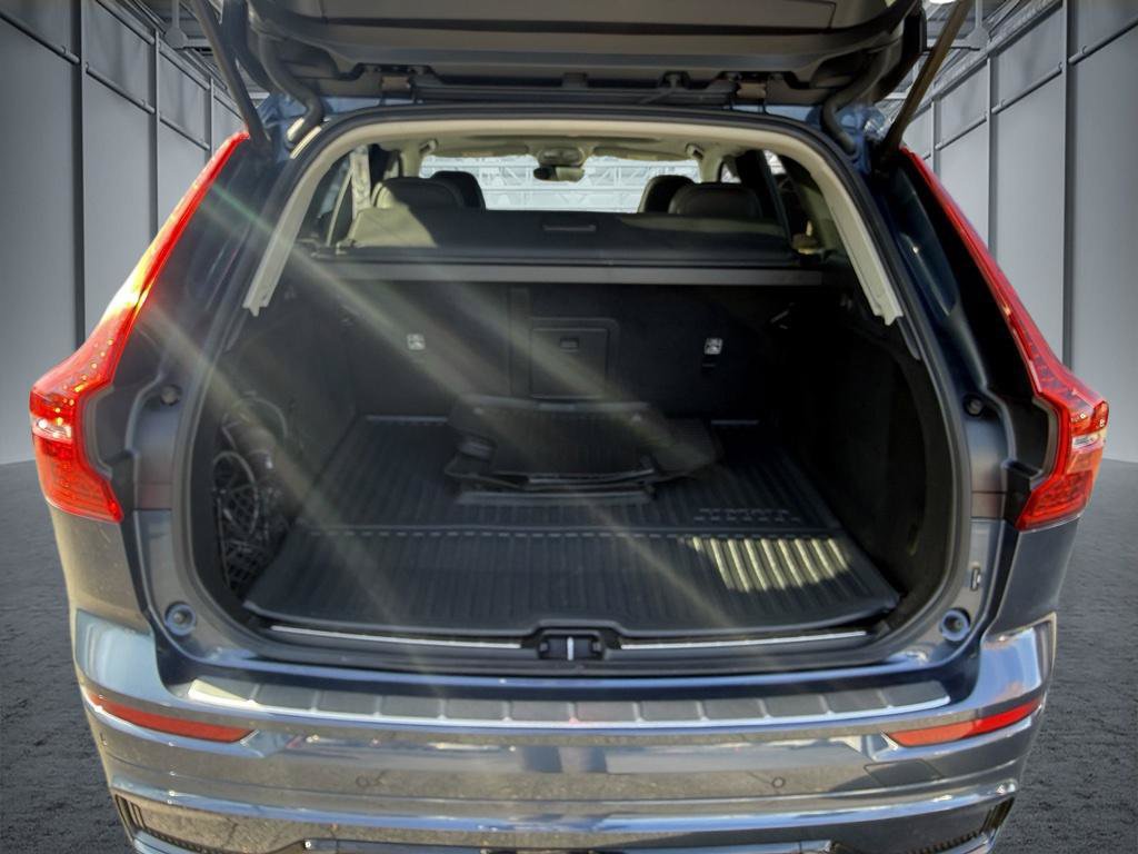 Used 2024 Volvo XC60 T8 Plus w/ Protection Package Premier AWD/4WD image 19