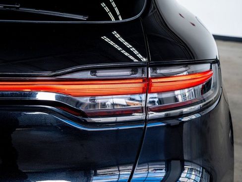 Used 2023 Porsche Macan image 25
