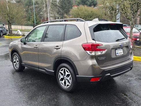 Used 2023 Subaru Forester Premium image 5