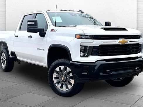 Used 2025 Chevrolet Silverado 2500 Custom w/ Custom Value Package AWD/4WD image 1