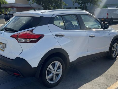 Used 2018 Nissan Kicks S image 7