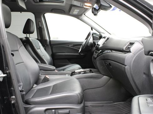 Used 2018 Honda Pilot Touring image 29