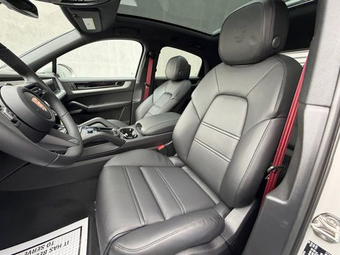 Used 2026 Porsche Cayenne Coupe AWD/4WD image 5