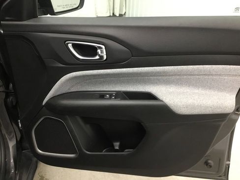 Used 2022 Jeep Compass Latitude AWD/4WD image 40