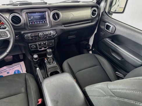 Used 2019 Jeep Wrangler Unlimited Sahara AWD/4WD image 28