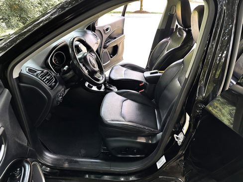 Used 2017 Jeep Compass Limited w/ Navigation Group AWD/4WD image 18