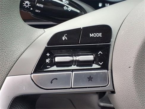 Used 2024 Hyundai Elantra SEL image 21