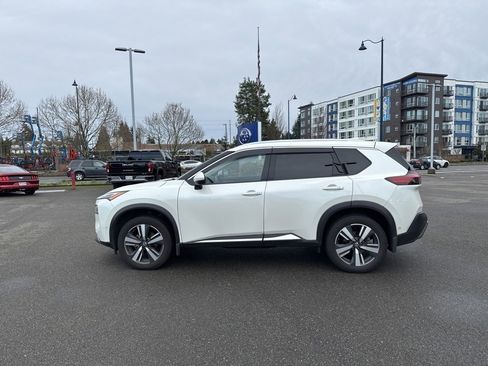 Used 2021 Nissan Rogue Platinum image 2