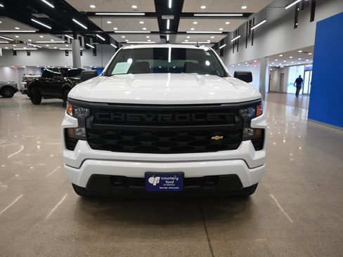 Used 2022 Chevrolet Silverado 1500 Custom image 3