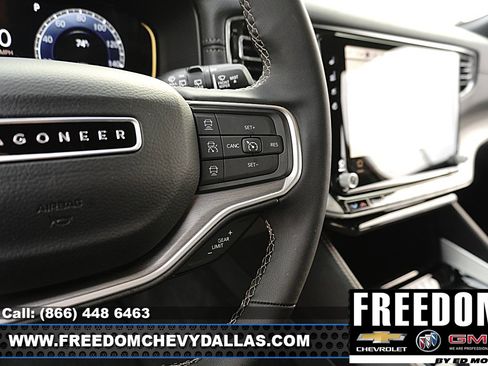 Used 2025 Jeep Wagoneer L Series II AWD/4WD image 22