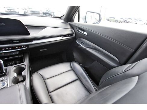 Used 2024 Cadillac XT4 Premium Luxury FWD image 10