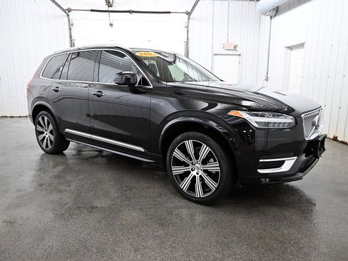 Used 2022 Volvo XC90 T6 Inscription w/ Advanced Package image 2