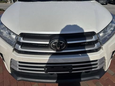 Used 2018 Toyota Highlander LE FWD image 21