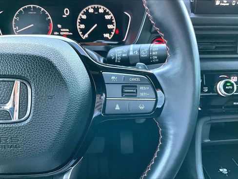 Used 2025 Honda Pilot TrailSport image 25