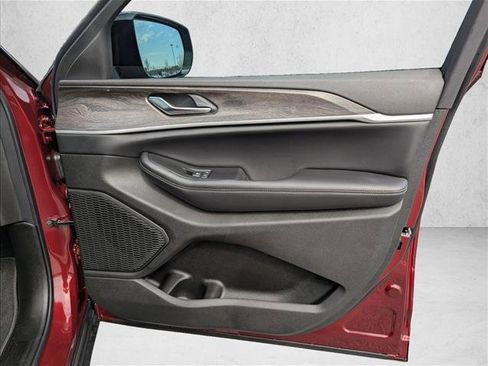 New 2025 Jeep Grand Cherokee Limited image 26