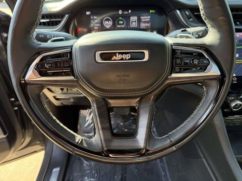 Certified 2023 Jeep Grand Cherokee Overland w/ Advanced Protech Group III AWD/4WD image 21