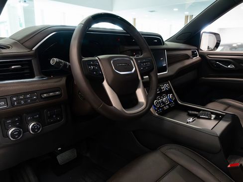 Used 2024 GMC Yukon Denali w/ Denali Reserve Package AWD/4WD image 16