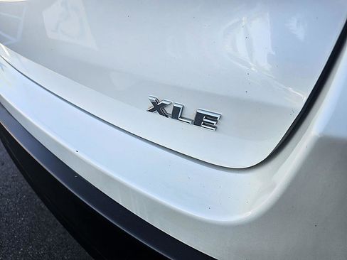 Used 2016 Toyota Highlander XLE image 8