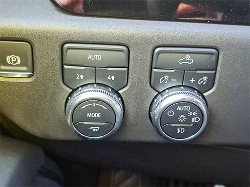 Used 2025 GMC Sierra 1500 Elevation image 18