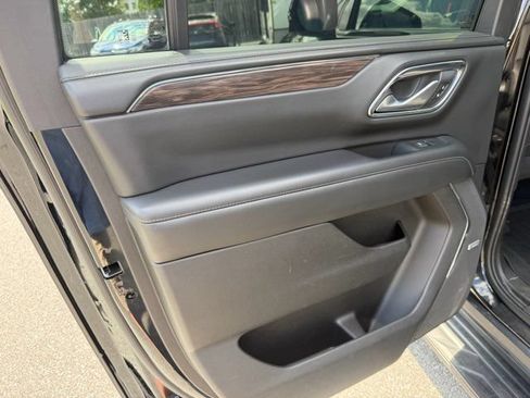 Used 2022 Chevrolet Suburban LT w/ Luxury Package AWD/4WD image 20