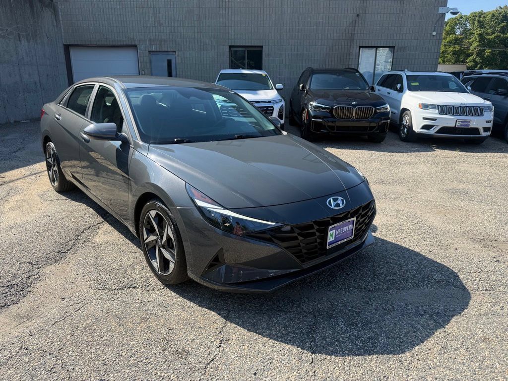 Certified 2023 Hyundai Elantra SEL w/ Convenience Package FWD image 9