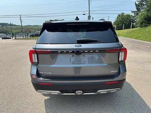 Certified 2025 Ford Explorer Active w/ Active Comfort Package AWD/4WD image 3