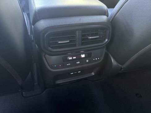 Used 2024 Honda Pilot Touring image 20