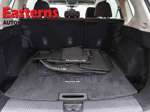 Used 2023 Nissan Rogue SV AWD/4WD image 9