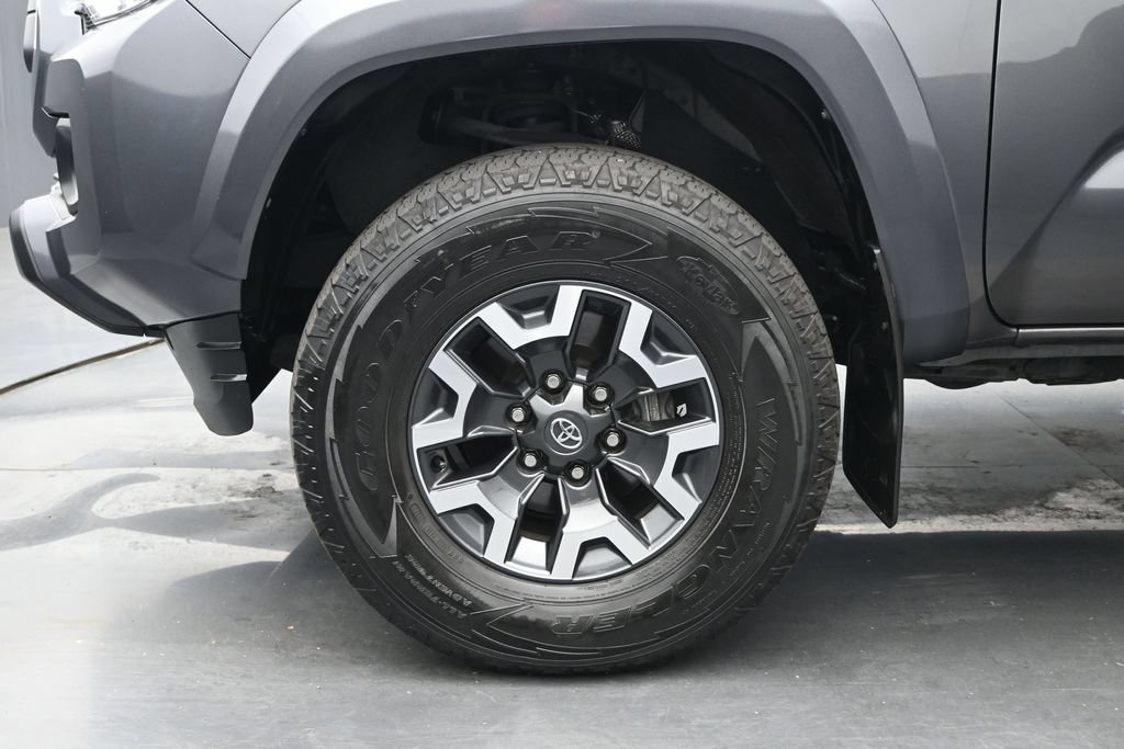 Used 2021 Toyota Tacoma SR5 RWD image 17