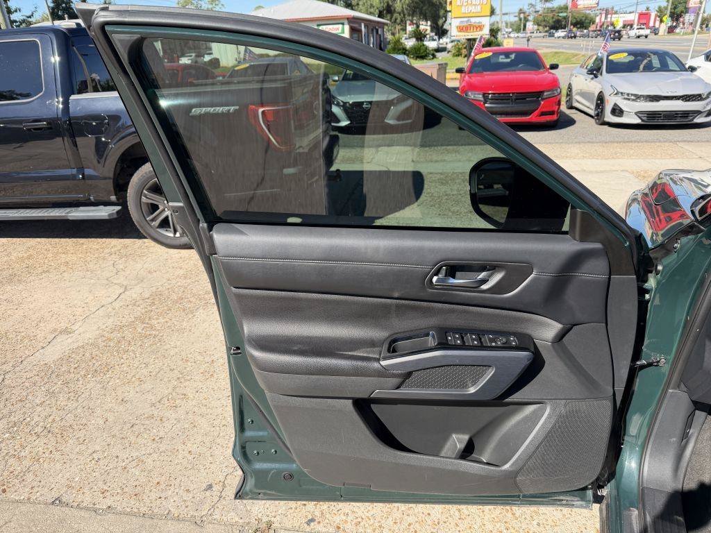 Used 2023 Nissan Pathfinder SL w/ SL Premium Package FWD image 14