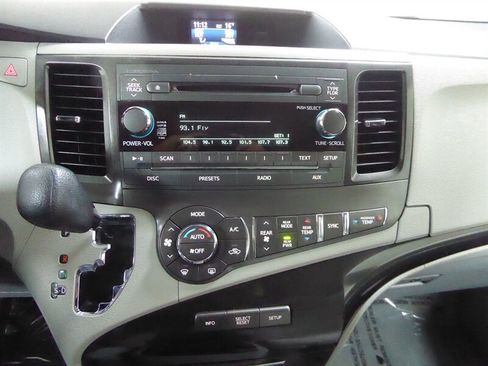 Used 2014 Toyota Sienna LE image 13